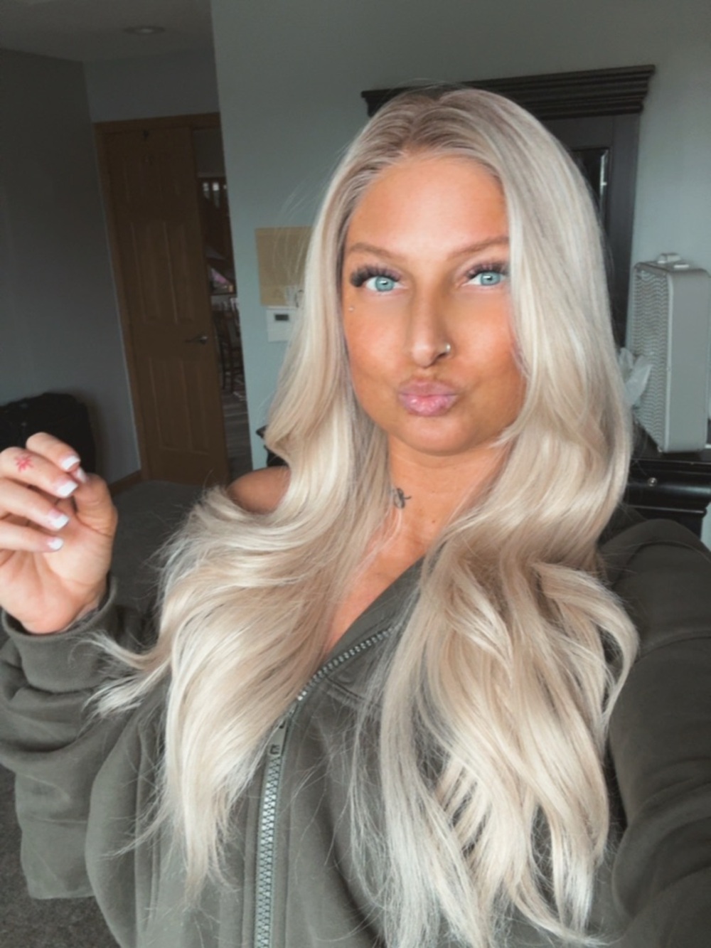 Chelsey Smith Crowns lace front (free parting) wig